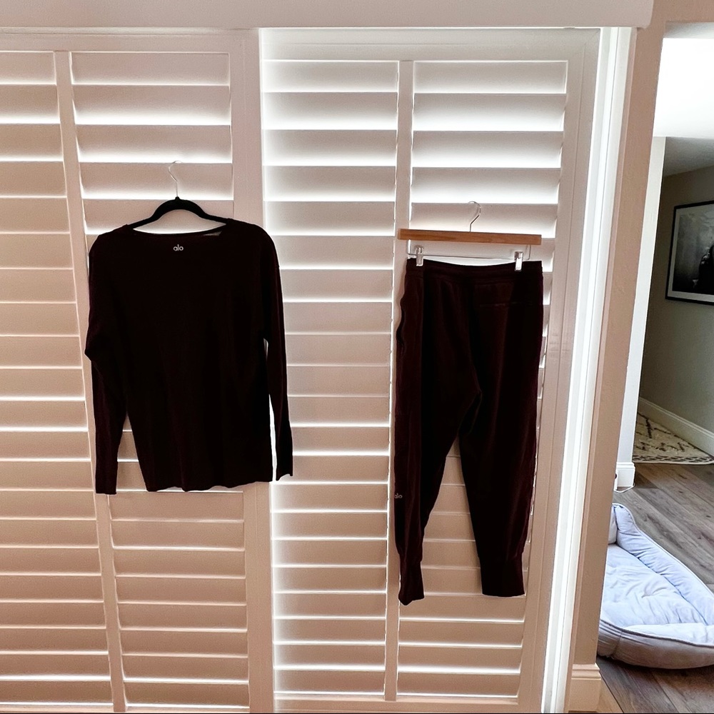 Maroon sweatsuit from alo mens